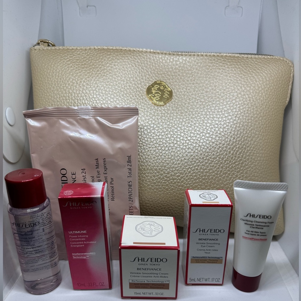 Shiseido - Wrinkle Hydration 7 piece lot set minis with clutch bag